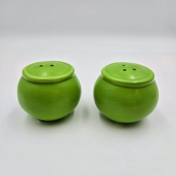Rae Dunn Halloween Salt And Pepper Shaker Set Caldron Green Eek! Boo! Read - Picture 4 of 9